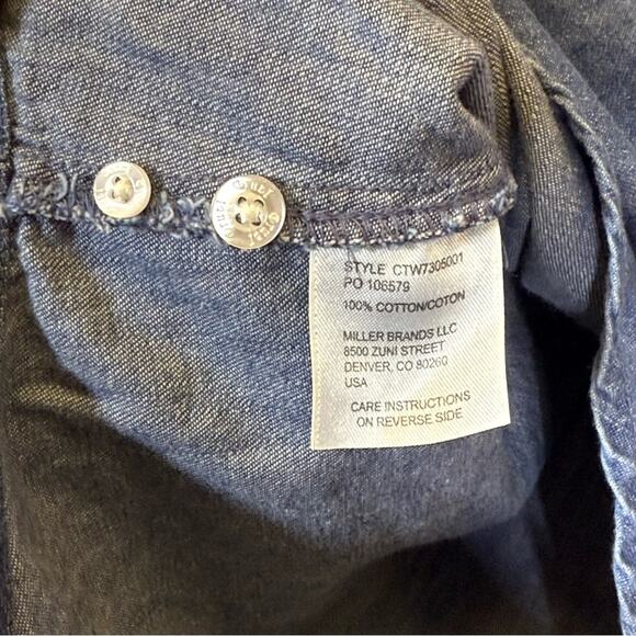 Cruel Denim, Pearl Snap Shirt with Fringe. Size Medium. Excellent condition! - Picture 4 of 6